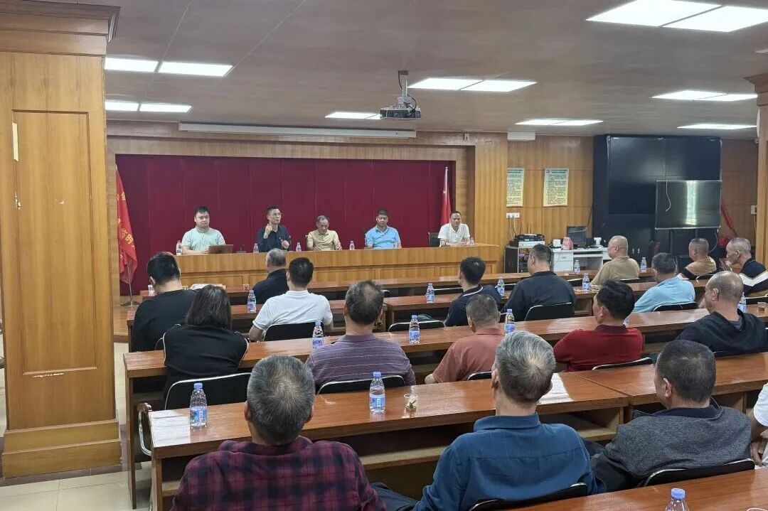 惠州分所-冯毅律师受邀出席乌石村东风股份经济合作社成员大会，为村民提供法律服务